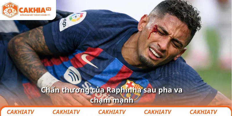 Chấn thương của Raphinha sau pha va chạm mạnh